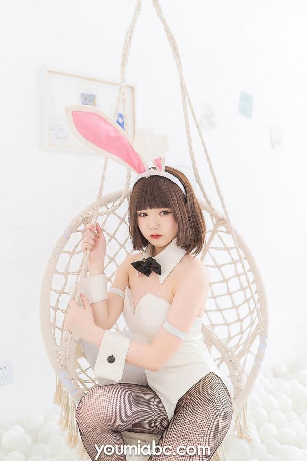    YouMi尤蜜-向小圆《兔女郎加藤惠》纯欲风室内私房照，白嫩肤色搭配黑色网袜，清新治愈系角色扮演COS精选写真第8张图片