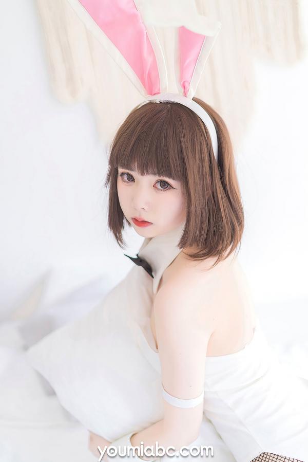    YouMi尤蜜-向小圆《兔女郎加藤惠》纯欲风室内私房照，白嫩肤色搭配黑色网袜，清新治愈系角色扮演COS精选写真第26张图片