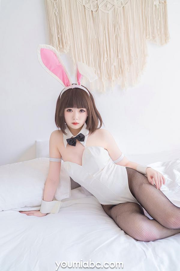    YouMi尤蜜-向小圆《兔女郎加藤惠》纯欲风室内私房照，白嫩肤色搭配黑色网袜，清新治愈系角色扮演COS精选写真第28张图片
