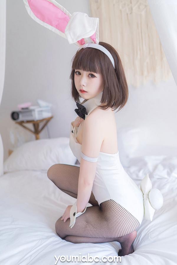    YouMi尤蜜-向小圆《兔女郎加藤惠》纯欲风室内私房照，白嫩肤色搭配黑色网袜，清新治愈系角色扮演COS精选写真第29张图片