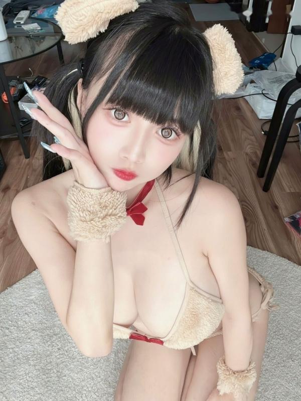    沖田凛花 (Okita Rinka) 可爱熊耳造型系列：宅家萌系私房性感诱惑，泰迪绒毛内衣，童颜巨乳反差美学第36张图片