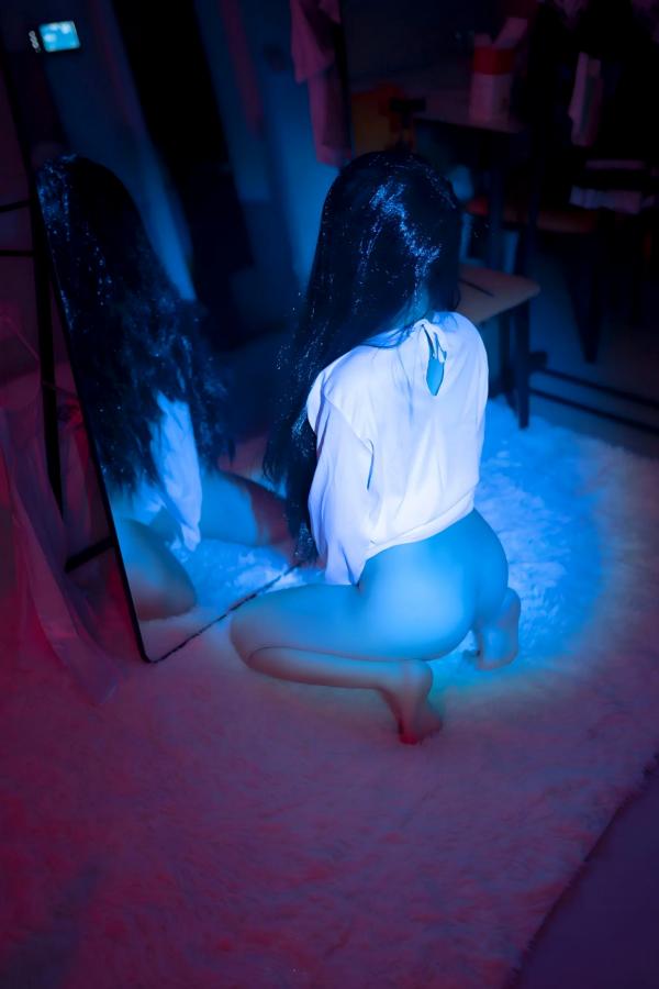    《Bangni邦尼 - 贞子女友角色扮演私房摄影, 迷幻霓虹灯光下的暗黑氛围感大片, 极致诱惑COS系列 [90P]》第84张图片