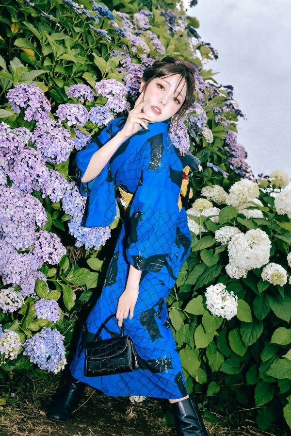    Ely_eee(ElyEE子) - 雨季黑猫日系和服绣球花唯美写真 [38P]第2张图片