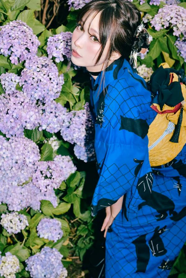    Ely_eee(ElyEE子) - 雨季黑猫日系和服绣球花唯美写真 [38P]第7张图片