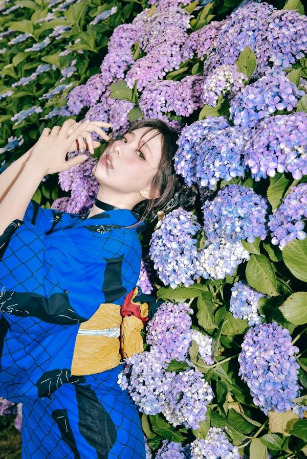    Ely_eee(ElyEE子) - 雨季黑猫日系和服绣球花唯美写真 [38P]第15张图片