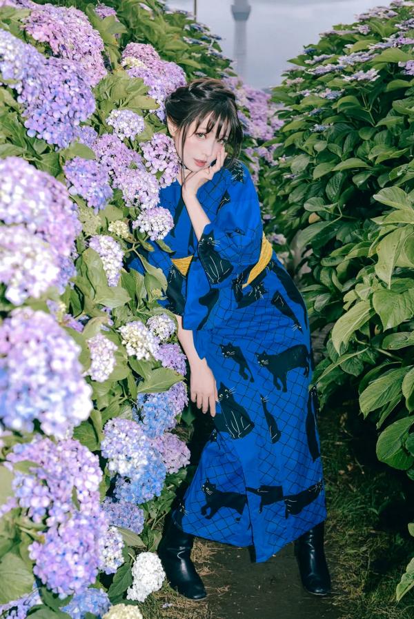    Ely_eee(ElyEE子) - 雨季黑猫日系和服绣球花唯美写真 [38P]第16张图片