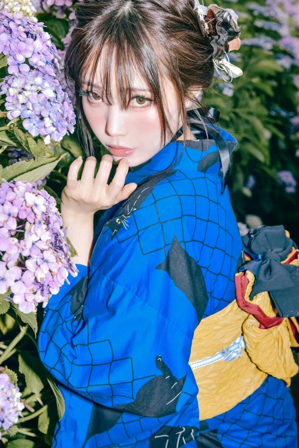    Ely_eee(ElyEE子) - 雨季黑猫日系和服绣球花唯美写真 [38P]第18张图片