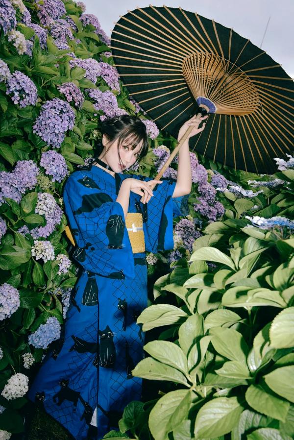    Ely_eee(ElyEE子) - 雨季黑猫日系和服绣球花唯美写真 [38P]第20张图片