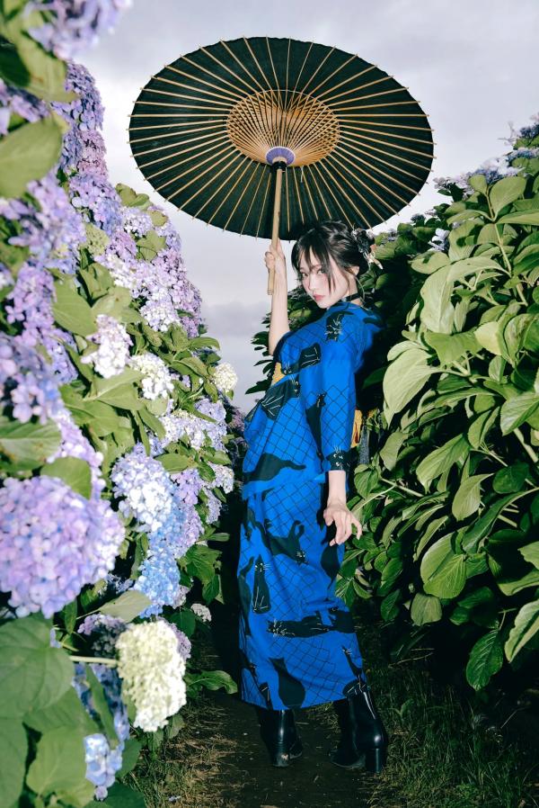    Ely_eee(ElyEE子) - 雨季黑猫日系和服绣球花唯美写真 [38P]第26张图片
