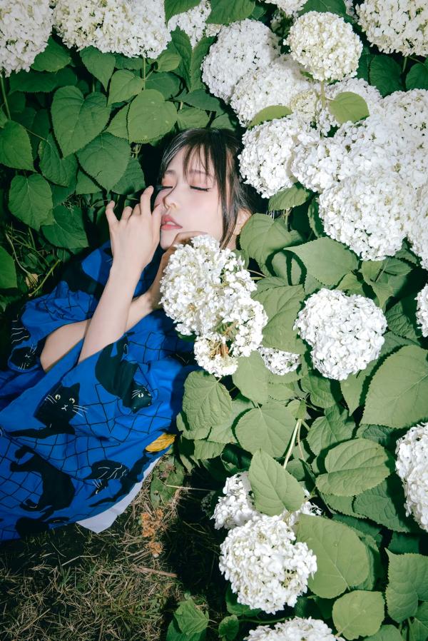    Ely_eee(ElyEE子) - 雨季黑猫日系和服绣球花唯美写真 [38P]第32张图片