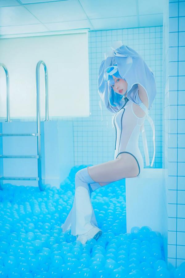    Ely_eee(ElyEE子) - Clear Blue Drift蓝色海洋球乐园清爽Cosplay写真，清新萌系角色扮演第1张图片
