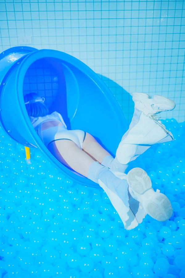    Ely_eee(ElyEE子) - Clear Blue Drift蓝色海洋球乐园清爽Cosplay写真，清新萌系角色扮演第12张图片