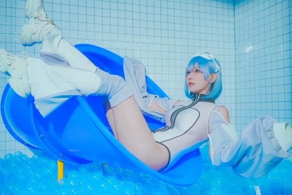    Ely_eee(ElyEE子) - Clear Blue Drift蓝色海洋球乐园清爽Cosplay写真，清新萌系角色扮演第13张图片