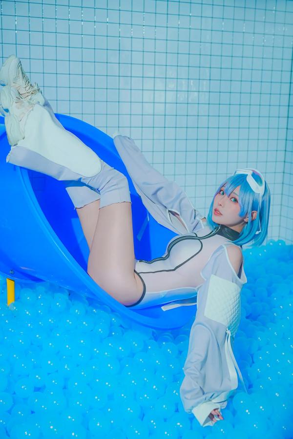    Ely_eee(ElyEE子) - Clear Blue Drift蓝色海洋球乐园清爽Cosplay写真，清新萌系角色扮演第15张图片