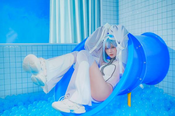    Ely_eee(ElyEE子) - Clear Blue Drift蓝色海洋球乐园清爽Cosplay写真，清新萌系角色扮演第16张图片