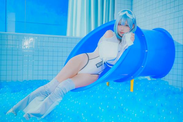    Ely_eee(ElyEE子) - Clear Blue Drift蓝色海洋球乐园清爽Cosplay写真，清新萌系角色扮演第17张图片