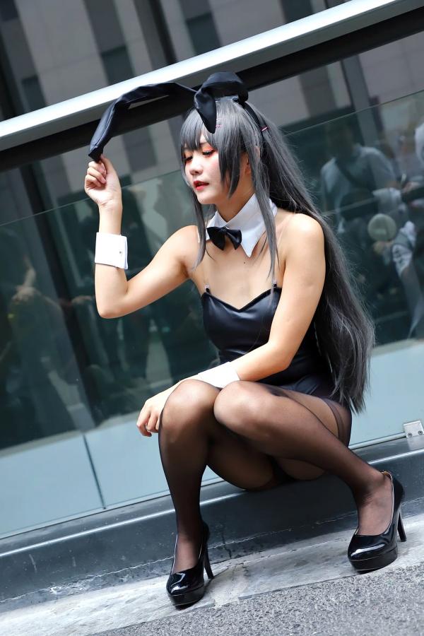    《黑色系cos兔女郎制服诱惑，户外黑丝长腿唯美写真 [136P]》第66张图片