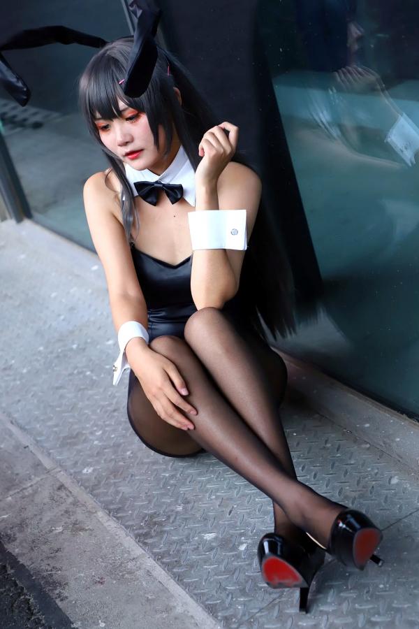    《黑色系cos兔女郎制服诱惑，户外黑丝长腿唯美写真 [136P]》第111张图片