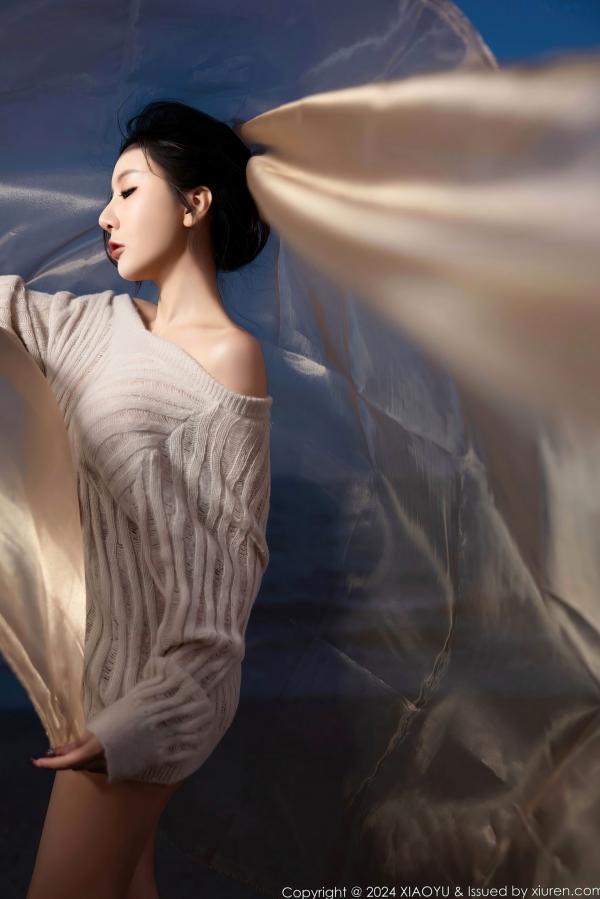 王馨瑶   王馨瑶yanni海南旅拍极致诱惑，黑色羽毛装大尺度私房高清图集第3张图片