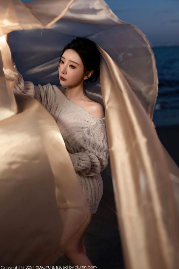 王馨瑶   王馨瑶yanni海南旅拍极致诱惑，黑色羽毛装大尺度私房高清图集第4张图片