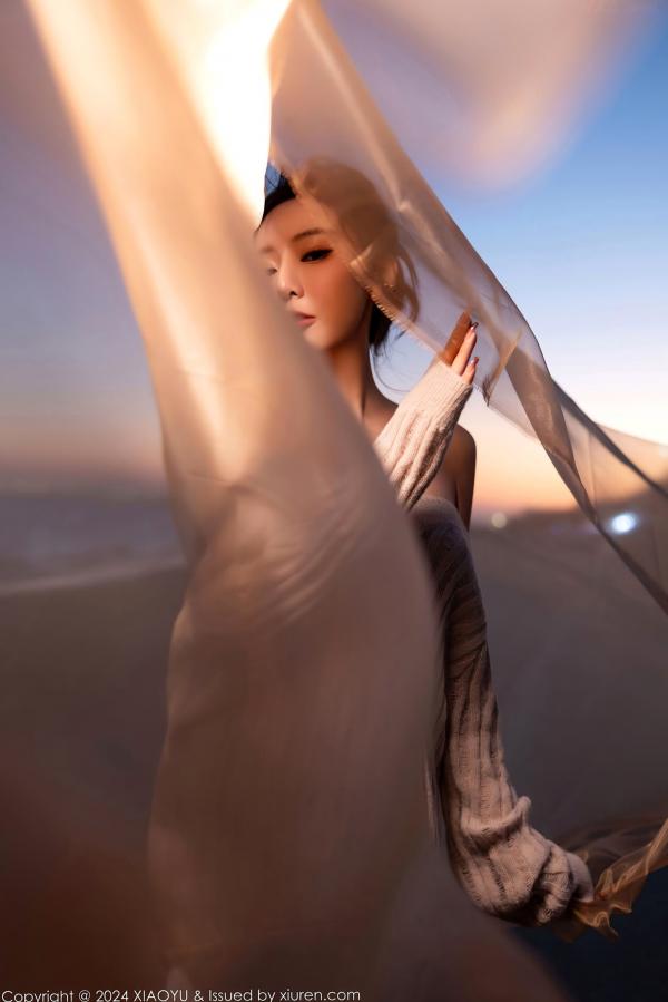 王馨瑶   王馨瑶yanni海南旅拍极致诱惑，黑色羽毛装大尺度私房高清图集第8张图片