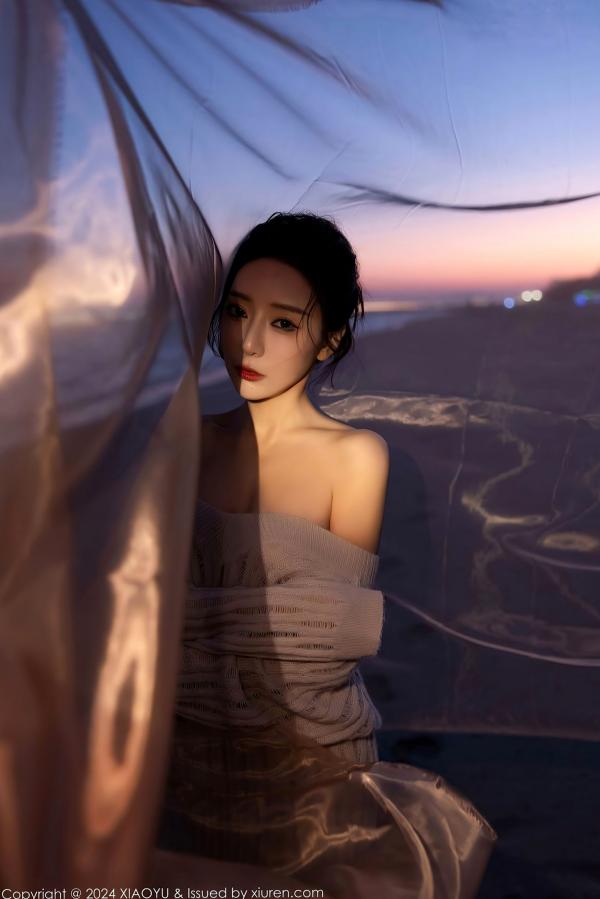 王馨瑶   王馨瑶yanni海南旅拍极致诱惑，黑色羽毛装大尺度私房高清图集第11张图片