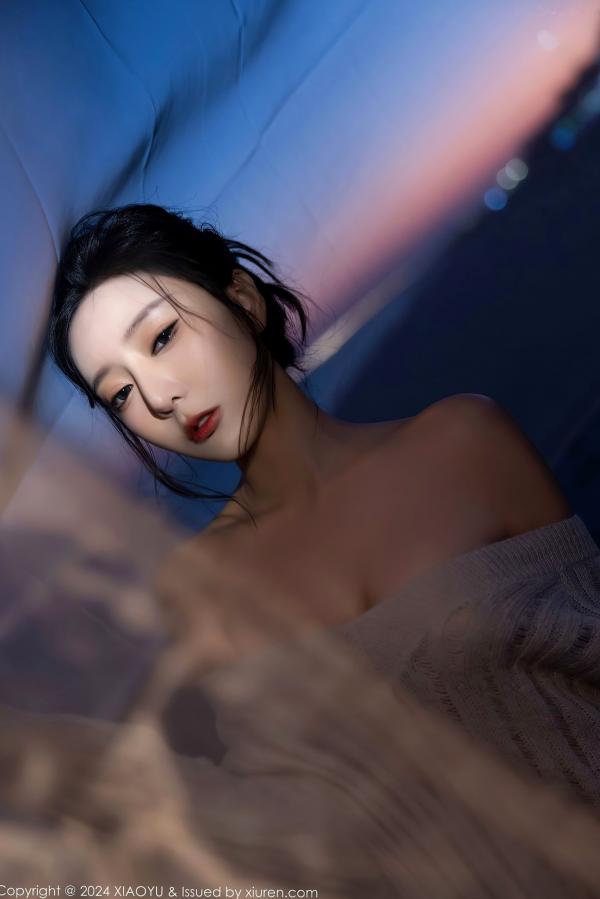王馨瑶   王馨瑶yanni海南旅拍极致诱惑，黑色羽毛装大尺度私房高清图集第12张图片