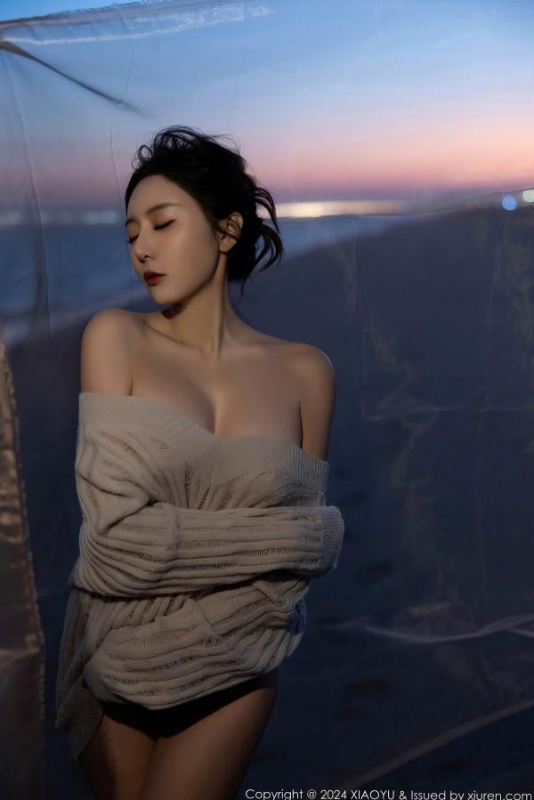 王馨瑶   王馨瑶yanni海南旅拍极致诱惑，黑色羽毛装大尺度私房高清图集第14张图片