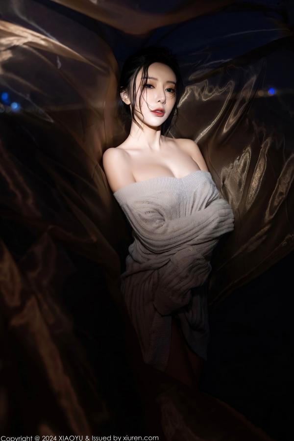 王馨瑶   王馨瑶yanni海南旅拍极致诱惑，黑色羽毛装大尺度私房高清图集第22张图片