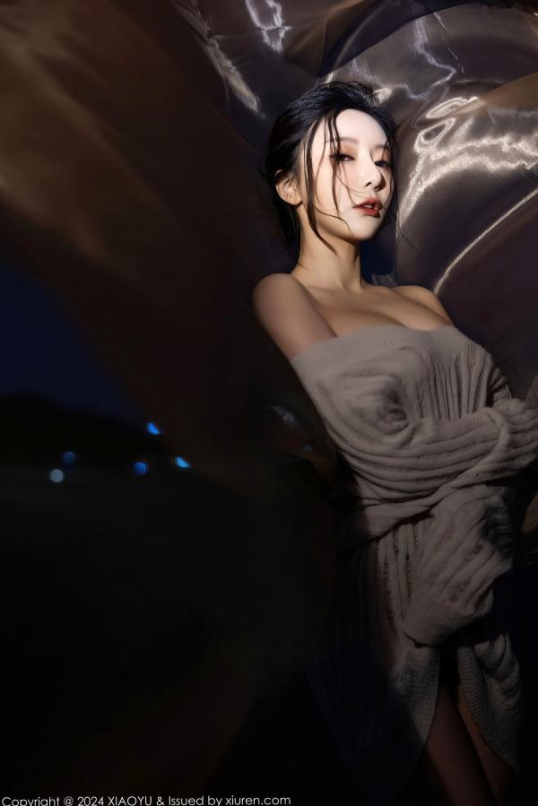 王馨瑶   王馨瑶yanni海南旅拍极致诱惑，黑色羽毛装大尺度私房高清图集第23张图片