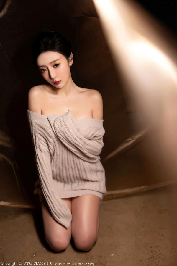 王馨瑶   王馨瑶yanni海南旅拍极致诱惑，黑色羽毛装大尺度私房高清图集第25张图片