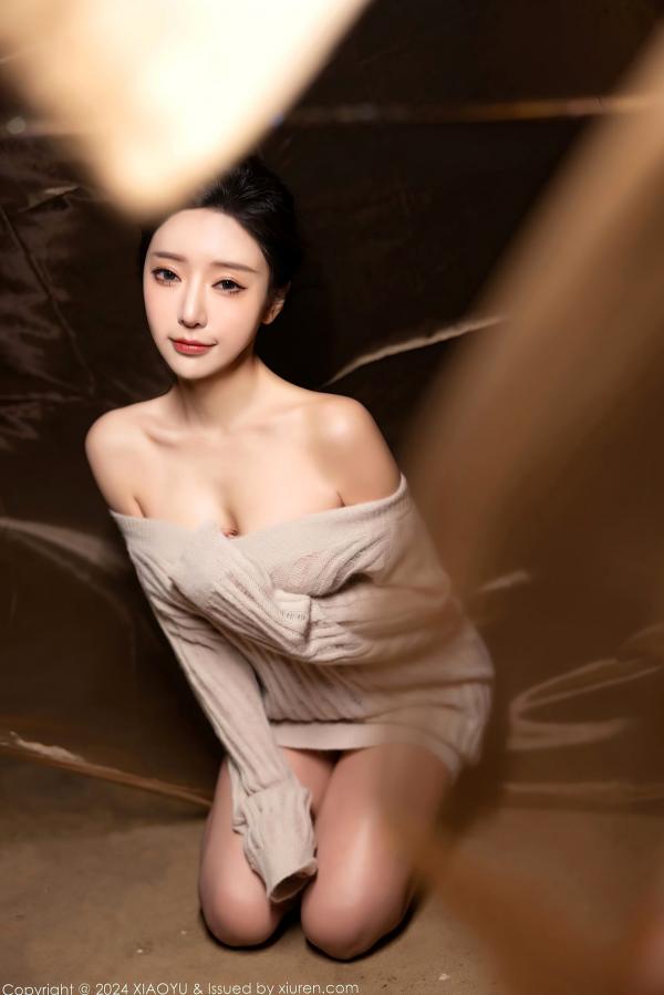 王馨瑶   王馨瑶yanni海南旅拍极致诱惑，黑色羽毛装大尺度私房高清图集第28张图片