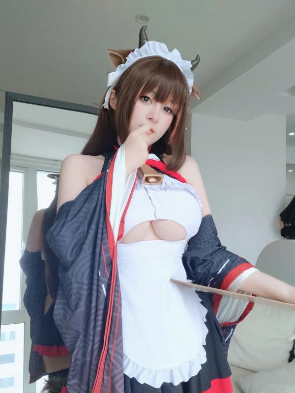   Coser小姐姐白银 樫野私房照：碧蓝航线牛牛装Cosplay，童颜巨乳诱惑写真[92P]第37张图片