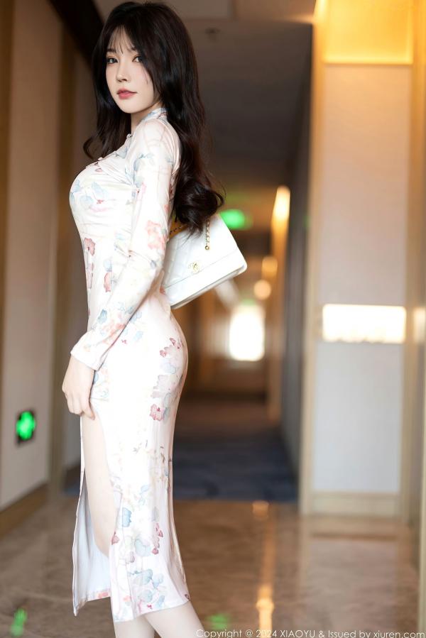 徐莉芝Booty 陈芝  XiaoYu语画界-1199-徐莉芝：紧身印花旗袍勾勒曼妙曲线，酒店私房写真，秀出白皙美腿极致诱惑第7张图片