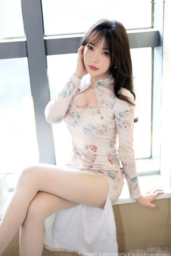 徐莉芝Booty 陈芝  XiaoYu语画界-1199-徐莉芝：紧身印花旗袍勾勒曼妙曲线，酒店私房写真，秀出白皙美腿极致诱惑第14张图片