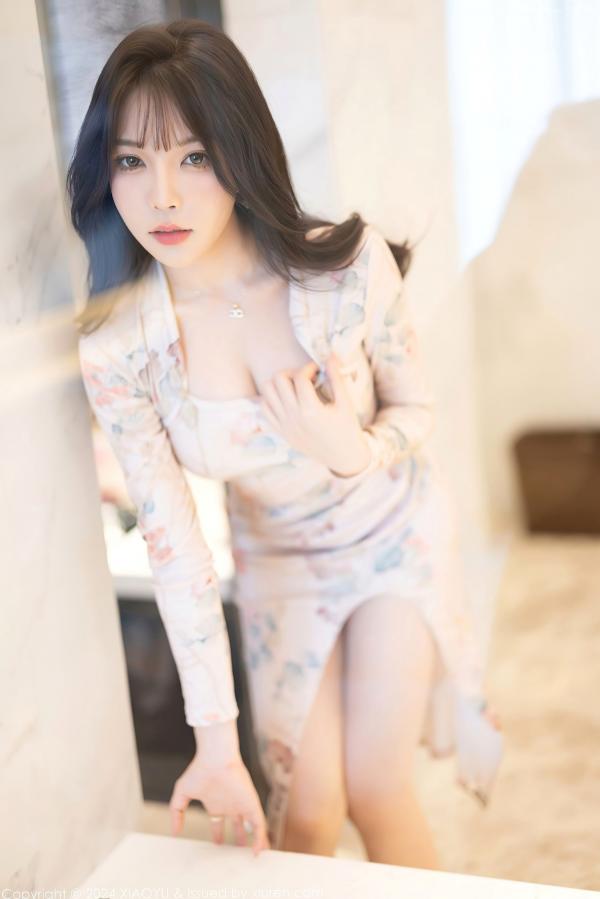 徐莉芝Booty 陈芝  XiaoYu语画界-1199-徐莉芝：紧身印花旗袍勾勒曼妙曲线，酒店私房写真，秀出白皙美腿极致诱惑第36张图片
