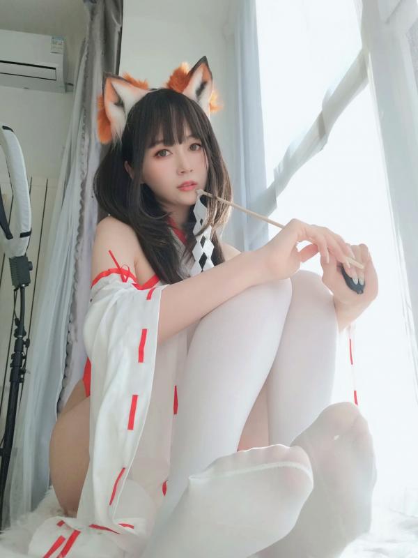    Coser白银 - 神社小狐狸，极品二次元狐耳巫女Cosplay，清纯可爱与性感私房写真大尺度福利第1张图片