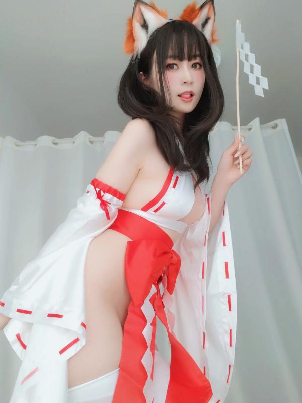    Coser白银 - 神社小狐狸，极品二次元狐耳巫女Cosplay，清纯可爱与性感私房写真大尺度福利第13张图片