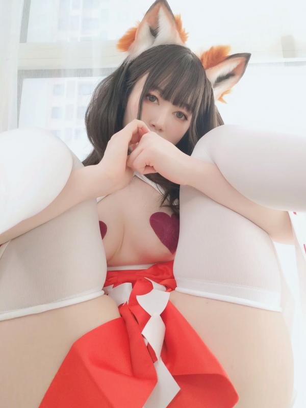    Coser白银 - 神社小狐狸，极品二次元狐耳巫女Cosplay，清纯可爱与性感私房写真大尺度福利第38张图片