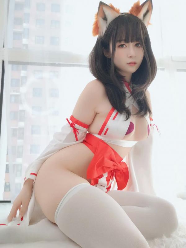    Coser白银 - 神社小狐狸，极品二次元狐耳巫女Cosplay，清纯可爱与性感私房写真大尺度福利第43张图片