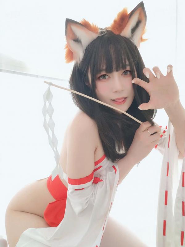    Coser白银 - 神社小狐狸，极品二次元狐耳巫女Cosplay，清纯可爱与性感私房写真大尺度福利第45张图片