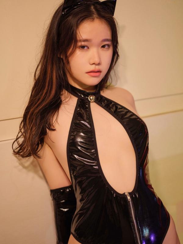    韩国美女Sira演绎小恶魔黑色漆皮内衣与创意绑带艺术私房照 - ArtGravia 373第95张图片