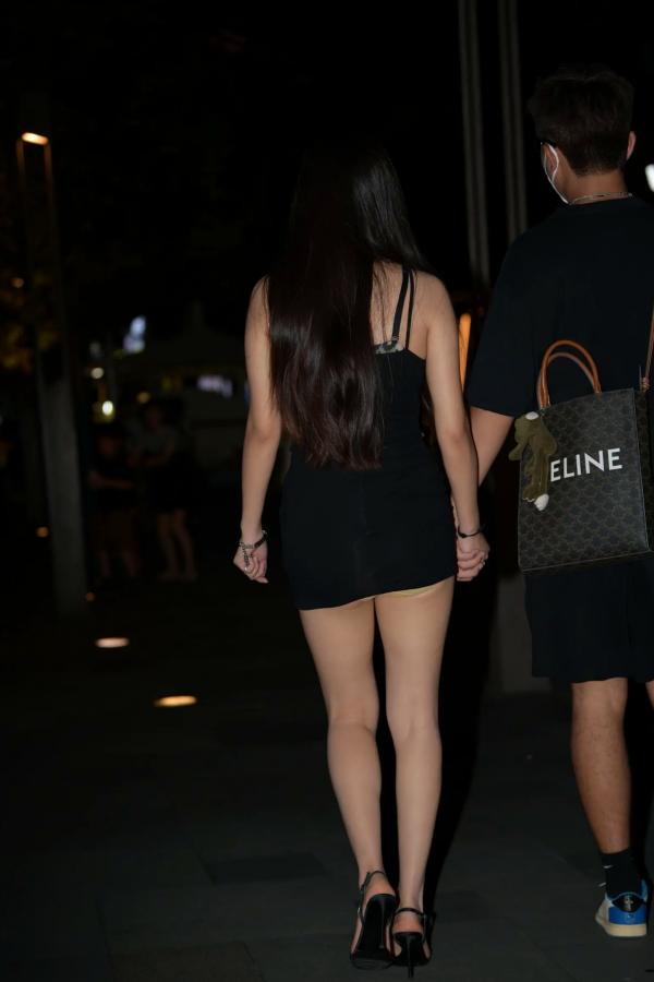    黑色修身裙夜间街拍，长腿女神尽显性感身姿 [174P]第97张图片