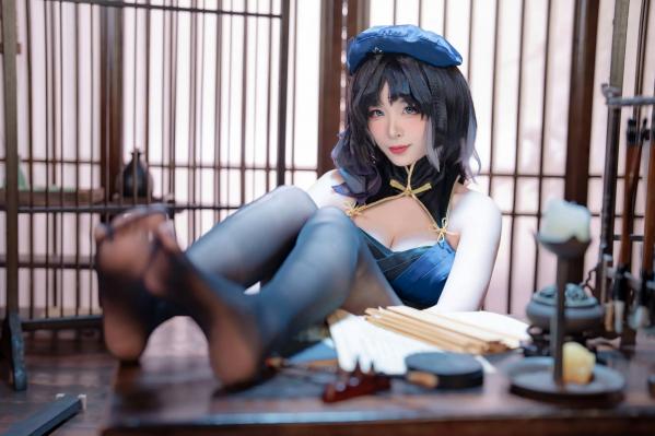    轩萧学姐 - 秧秧，游戏角色高还原Cosplay，冷艳飒爽制服配黑丝长腿，极品女神摄影棚写真第44张图片