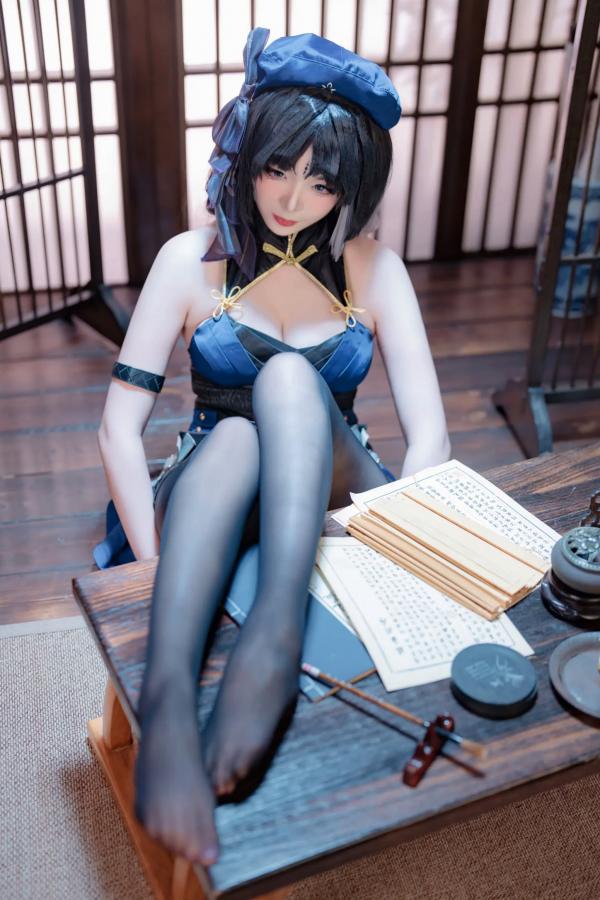    轩萧学姐 - 秧秧，游戏角色高还原Cosplay，冷艳飒爽制服配黑丝长腿，极品女神摄影棚写真第45张图片