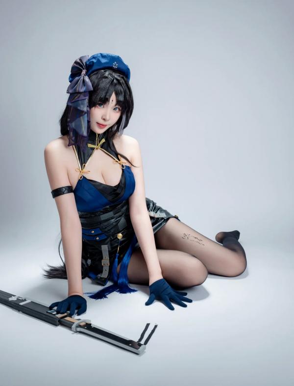    轩萧学姐 - 秧秧，游戏角色高还原Cosplay，冷艳飒爽制服配黑丝长腿，极品女神摄影棚写真第67张图片