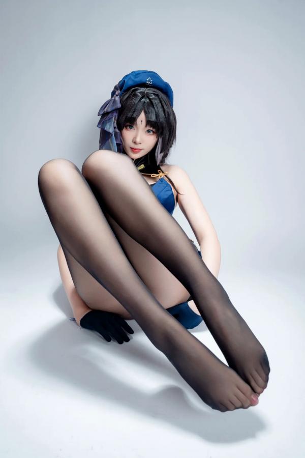    轩萧学姐 - 秧秧，游戏角色高还原Cosplay，冷艳飒爽制服配黑丝长腿，极品女神摄影棚写真第76张图片