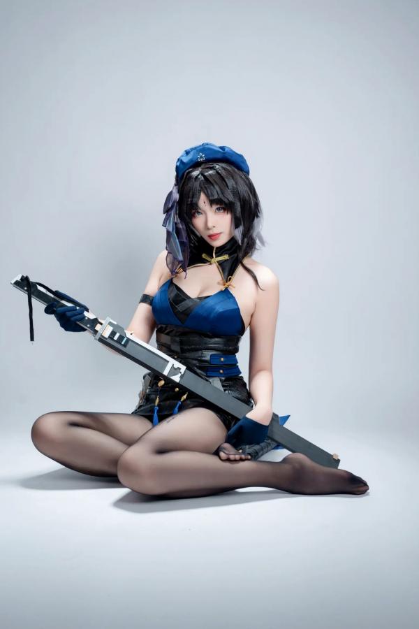    轩萧学姐 - 秧秧，游戏角色高还原Cosplay，冷艳飒爽制服配黑丝长腿，极品女神摄影棚写真第91张图片