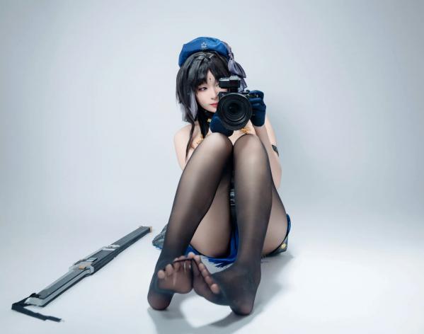    轩萧学姐 - 秧秧，游戏角色高还原Cosplay，冷艳飒爽制服配黑丝长腿，极品女神摄影棚写真第101张图片