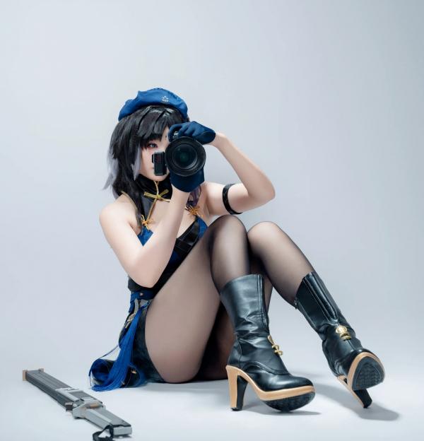    轩萧学姐 - 秧秧，游戏角色高还原Cosplay，冷艳飒爽制服配黑丝长腿，极品女神摄影棚写真第102张图片